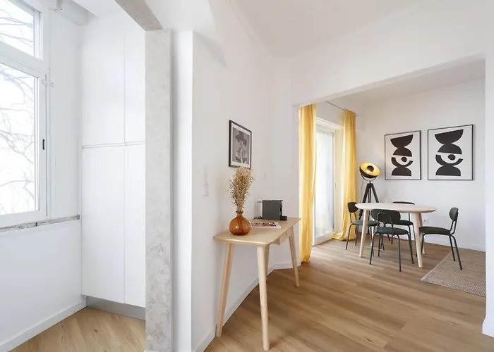 The Alcantara Metropolitan Apartment, Gateway To The