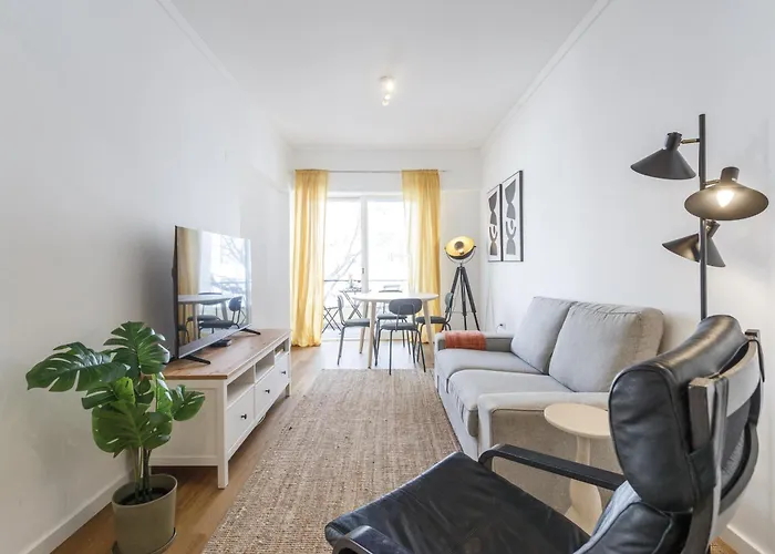 The Alcantara Metropolitan Apartment, Gateway To The