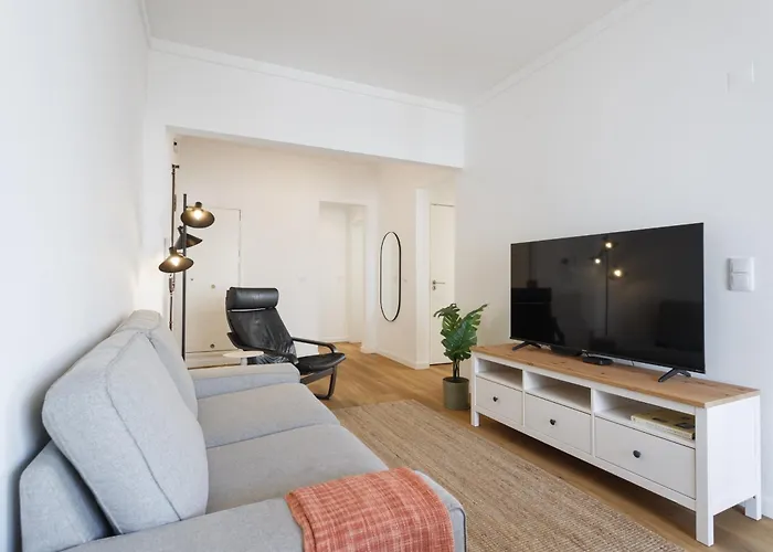 The Alcantara Metropolitan Apartment, Gateway To The *