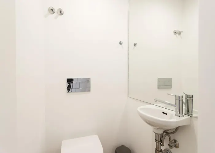 The Alcantara Metropolitan Apartment, Gateway To The *